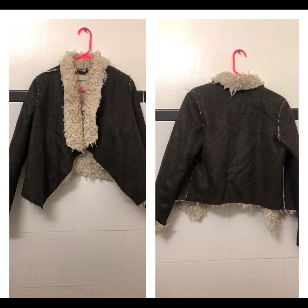 Used Short Teddy Warm Aeropostale Coat.